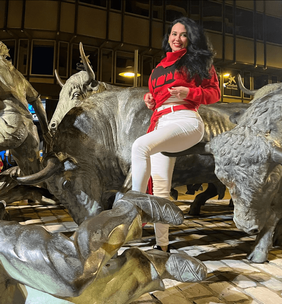 Donde la vimos vestir los tradicionales colores rojo y blanco que se usan para este evento.