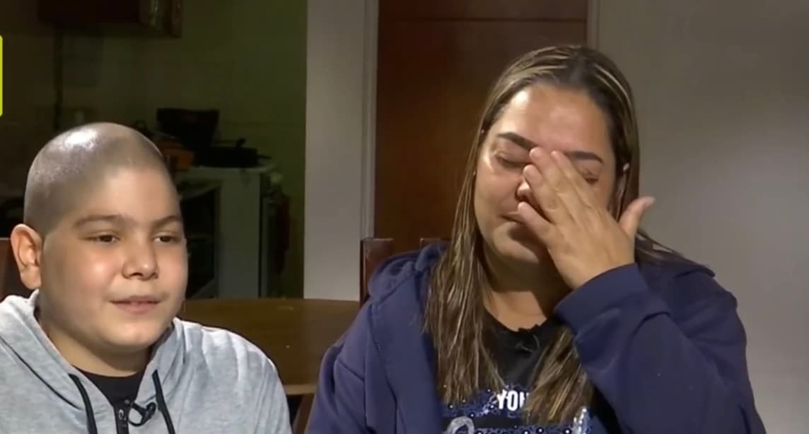 Debido a la precaria situación económica de su familia y ante la imposibilidad de encontrar opciones de salud pública en su país,
<b>su madre Liseth no dudó ni un poquito y partieron -como pudieron y con muchísimo esfuerzo- hacia Colombia</b>, donde anhela poder encontrar el milagro que ayude a su hijo.