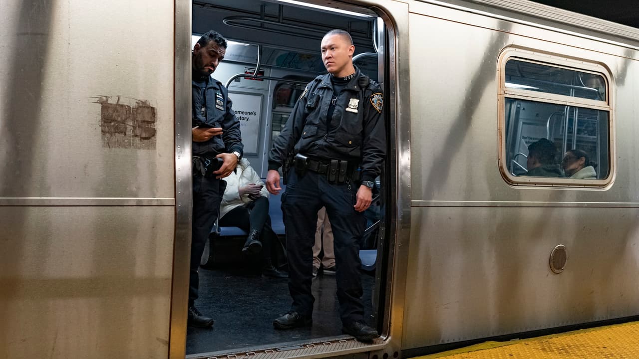 Buscan a sospechoso de empujar a dos personas a vías del metro en Manhattan.