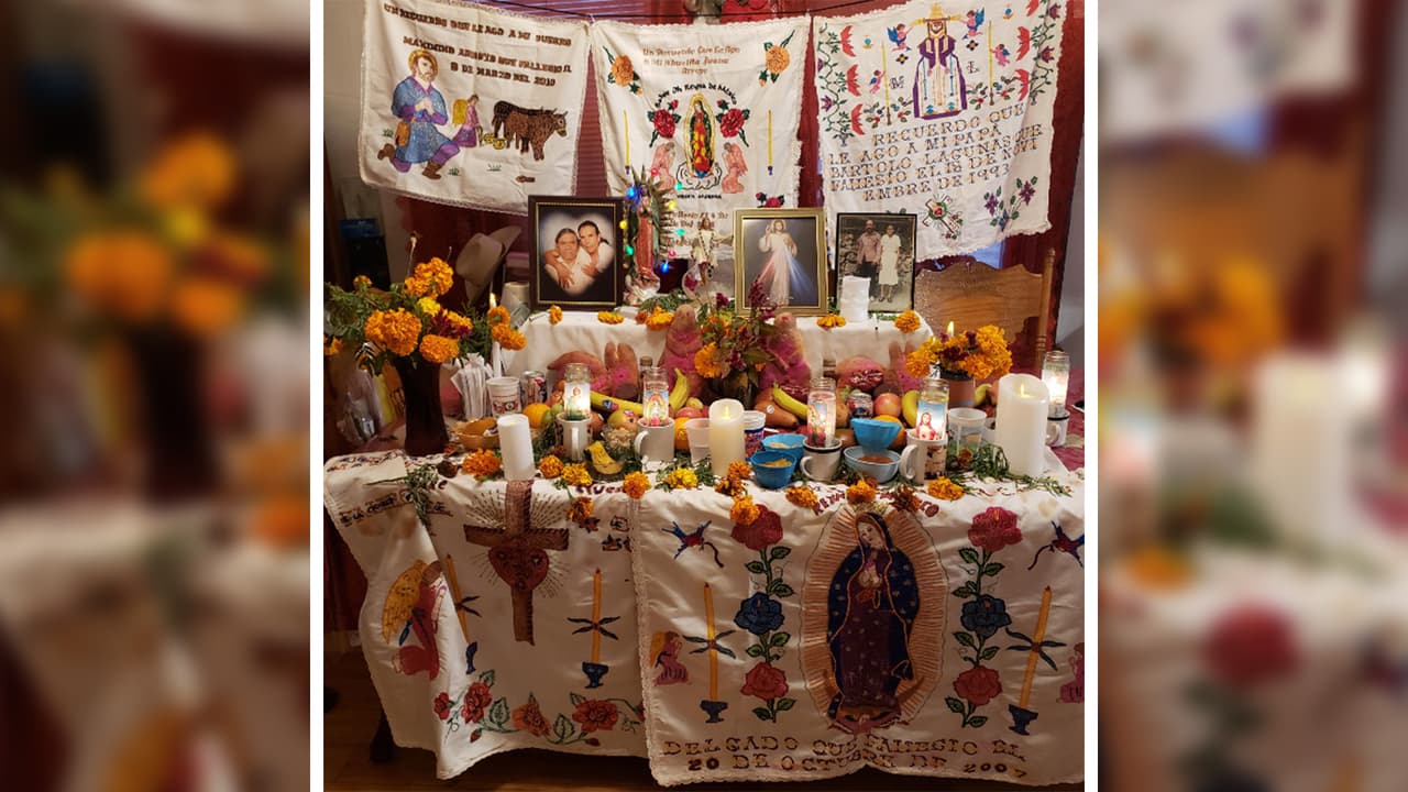 La tradición de los altares en Día de Muertos supera cualquier frontera, como nos cuenta Griselda, con las imágenes de la ofrenda de su familia.
<br>"Ofrenda de la familia Arroyo-Lagunas de este año 2022. Donde recordamos a nuestros seres queridos. Una tradición que mis papás han celebrado desde que llegaron de México en 1974".