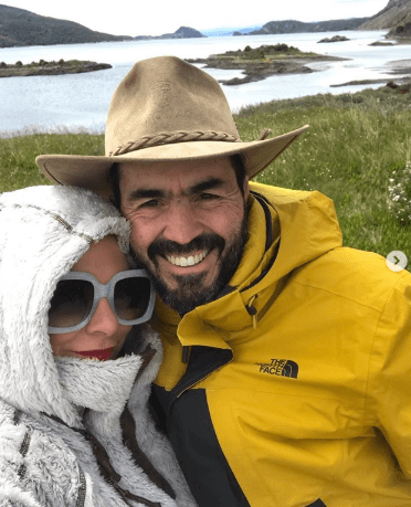 Con más de dos años de relación, Roxanna y Luis parecen estar felizmente enamorados.