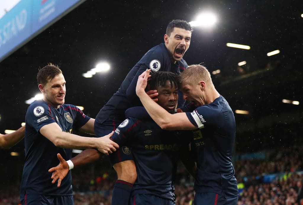 Leeds obtiene triunfo clave sobre Burnely 3-1 durante la J21 en la Premier League. Jack Harrison, Stuart Dallas y Daniel James anotaron a favor de los de Bielsa contra el único gol de Maxwell Cortnet.