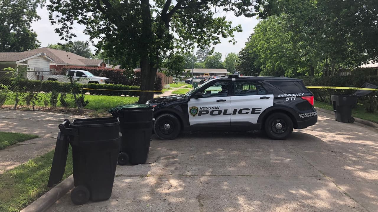 Muere un ciclista atropellado por el conductor de una grúa en Houston: se cree que iba a exceso de velocidad