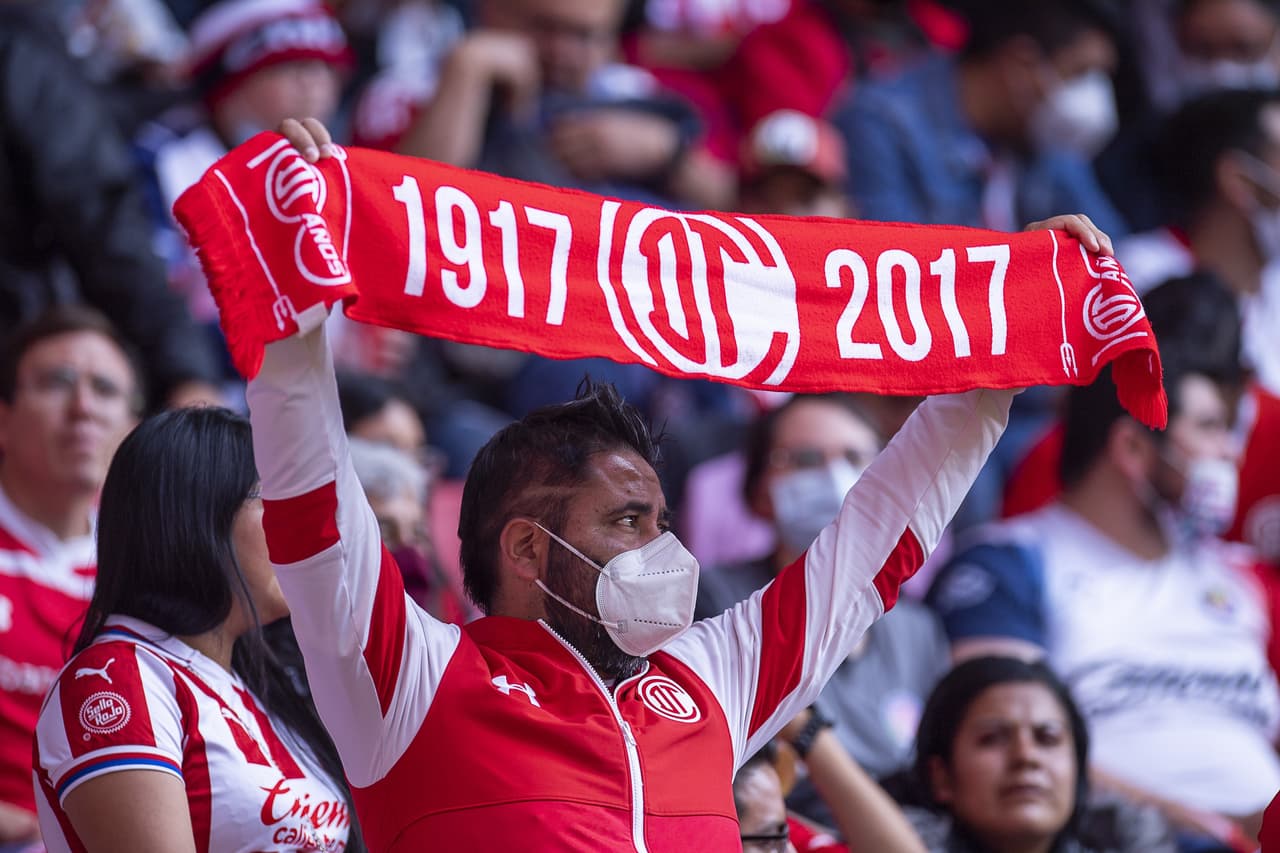 Toluca y las Chivas dividen puntos en un partido con emociones y polémica arbitral.