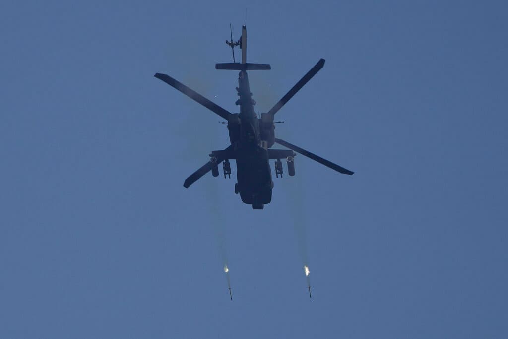 Ejército de EEUU suspende temporalmente vuelos de helicópteros AH-64 Apache, tras muerte de dos soldados