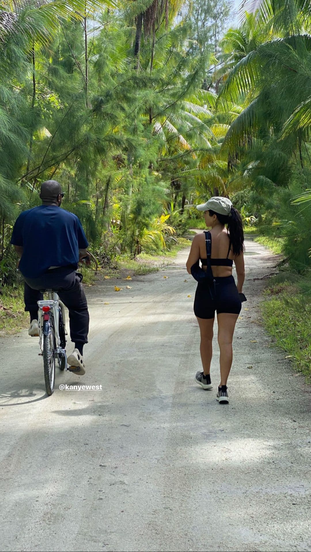 De las fotos compartidas brilló con su ausencia
<b>Kanye West</b>, pero según reportó también TMZ sí estuvo en la fiesta, solo que llegó un poco tarde, después de cumplir con algunos compromisos.