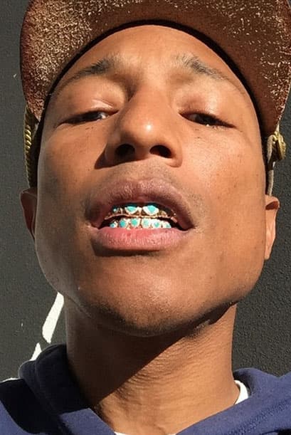 Una sonrisa dedicada a todos los fotógrafos y hasta con detalles en turquesa.