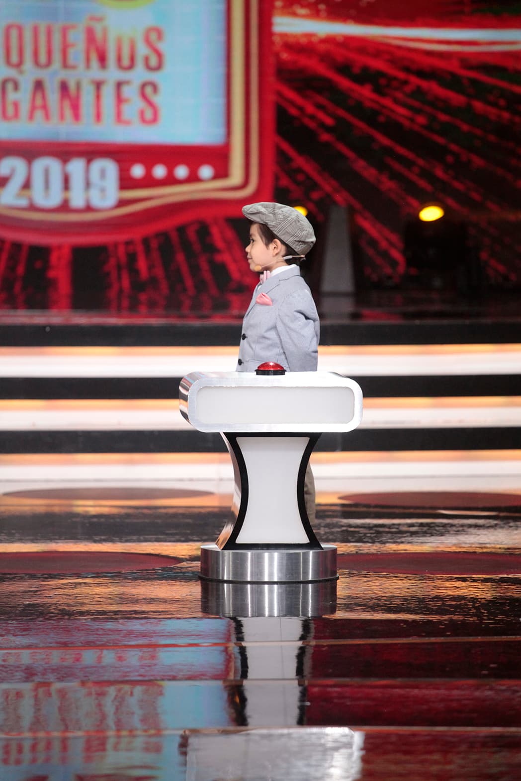 Así lo demostró Mateo, cuando Galilea Montijo le pidió que mencionara tres platillos típicos mexicanos: "
<b><a href="https://www.univision.com/shows/pequenos-gigantes/mateo-se-convierte-en-el-mas-mejor-amigo-de-albertano-en-este-exotico-paseo-video">Los tacos de cochinada y los tacos de sudadero</a></b>”, con lo que recordó el día en que los probó cuando pasó un día con Albertano.