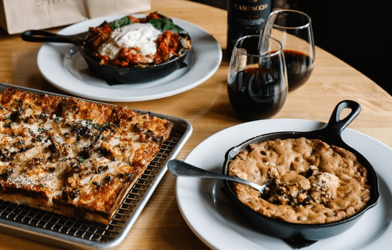 <a href="https://www.emmysquaredpizza.com/" target="_blank">Emmy's Square Pizza</a> - Las mejores pizzas en NYC