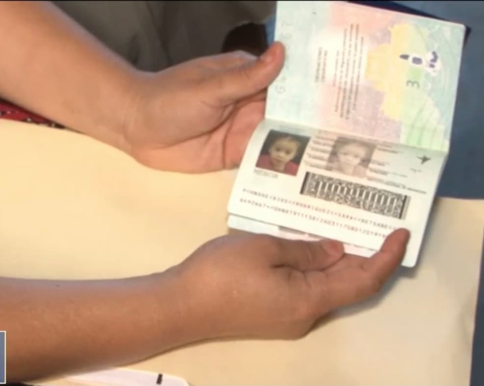 Con ese único propósito en la mente,
<b>Yary y Sarita han podido tramitar su pasaporte</b> y esperan que Estados Unidos pueda autorizarles las visas correspondientes para que la niña pueda ser sometida a una revisión médica.
<br>