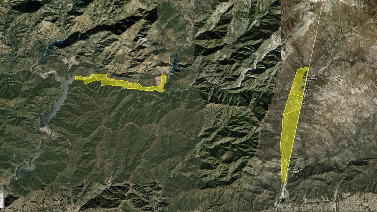 Se encuentra bajo advertencia de evacuación el área al este, norte y sur de East Fork Road por el riesgo de flujo de lodo y escombros del incendio Bridge. Así como zonas cercanas a Mount Baldy Rd y Barrett Cyn.