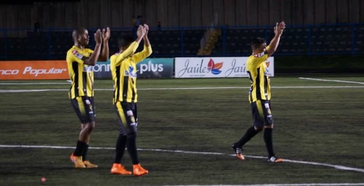 Alajuelense se mantiene en la punta pese a perder el invicto ante Uruguay