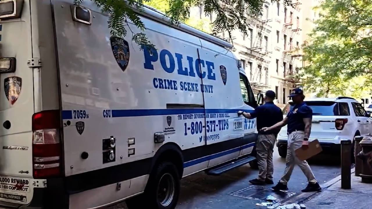 Niña de 7 años habría presenciado el homicidio de su madre en Washington Heights; buscan al responsable