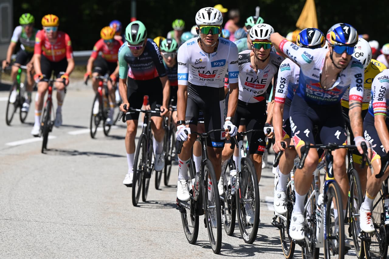 Del Toro continúa en el tercer sitio del Tour de Francia y con el maillot blanco