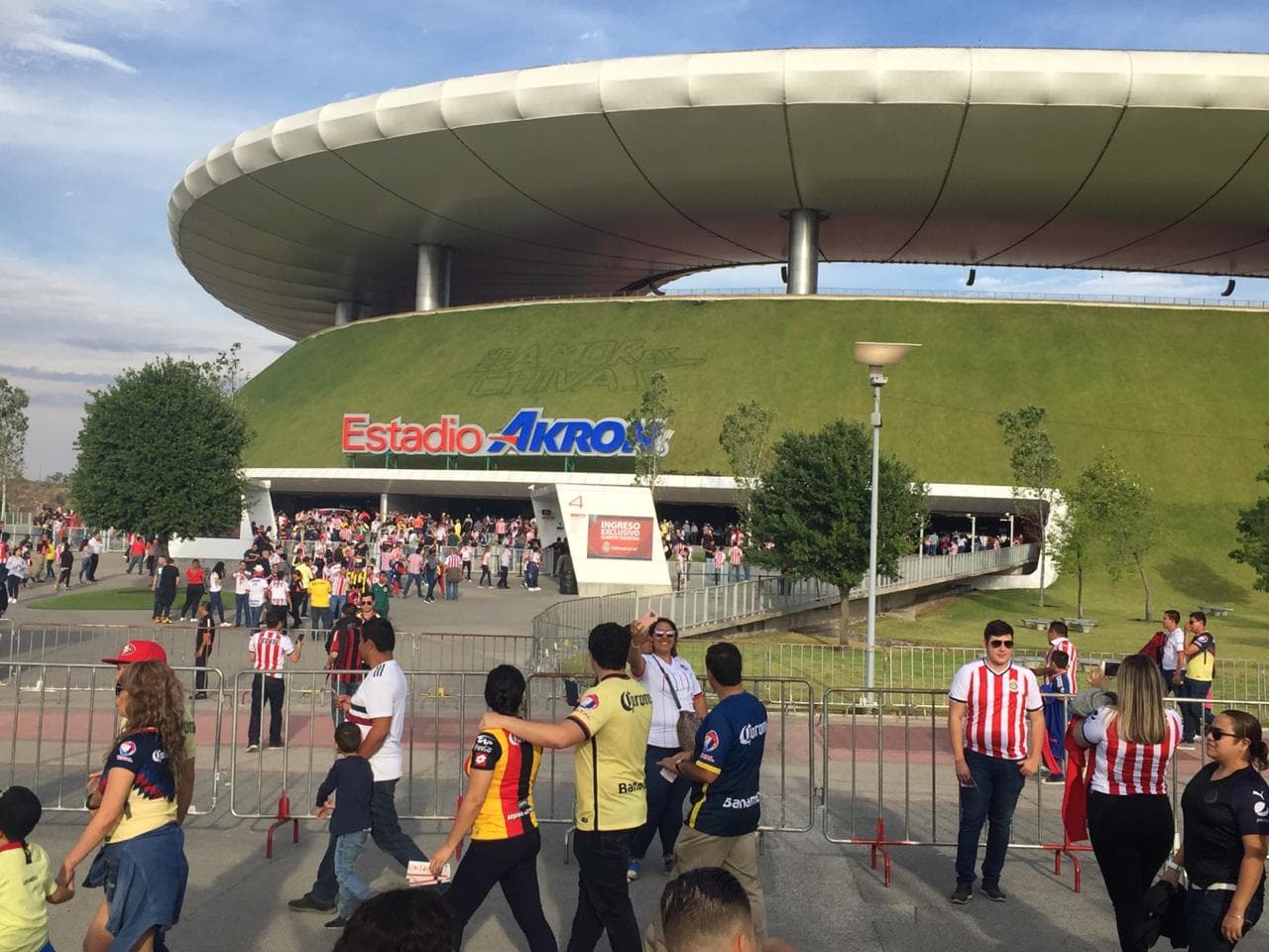 Los fanáticos de Chivas y América se alistan para el Clásico Nacional en la Jornada 11 del
<a href="https://www.univision.com/deportes/futbol/liga-mx/*">Clausura 2019 de la Liga MX</a>.
