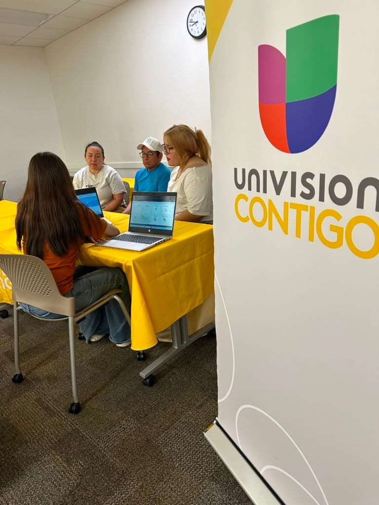 La comunidad también recibió
<b>información sobre el llenado de los formularios FAFSA</b>.