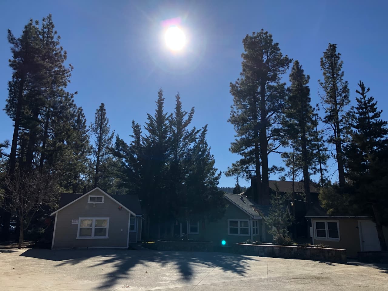 La propiedad está registrada por dicha institución religiosa. Tiene una extensión de casi un acre y está valuada en 643,000 dólares, de acuerdo con información del condado de San Bernardino.