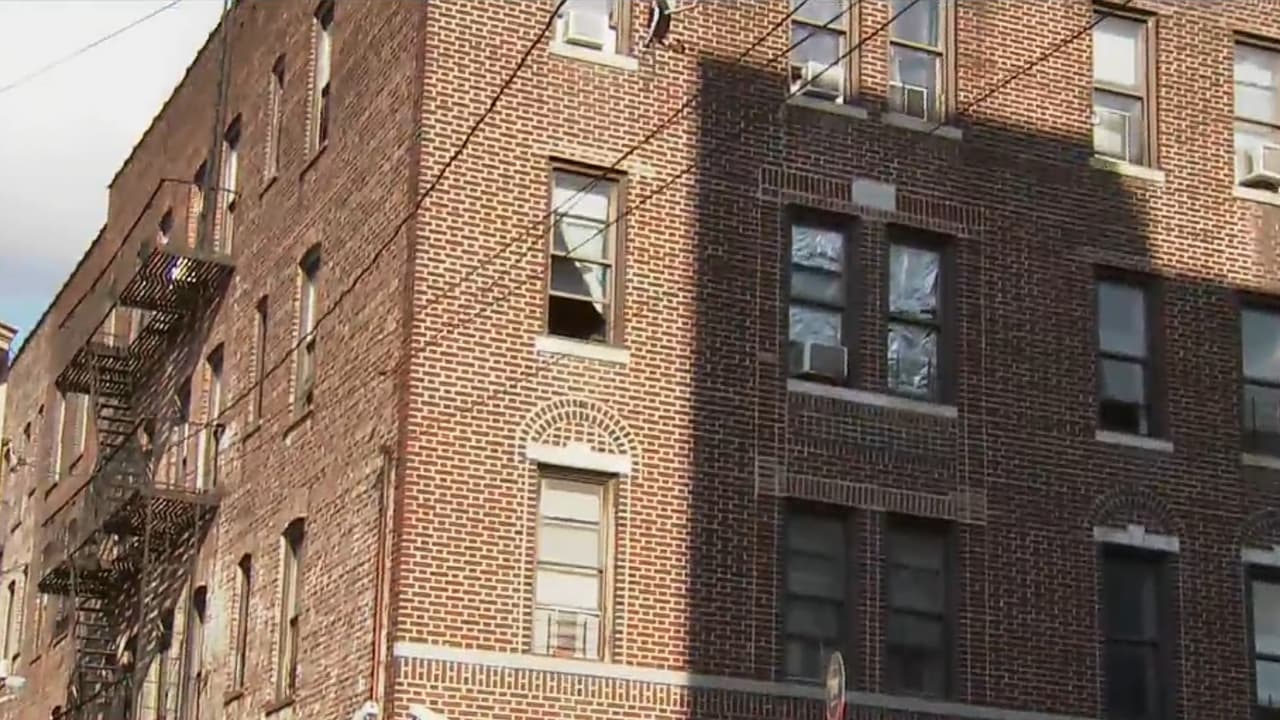 Muere niño de 4 años tras caer por la ventana de un cuarto piso en Brooklyn