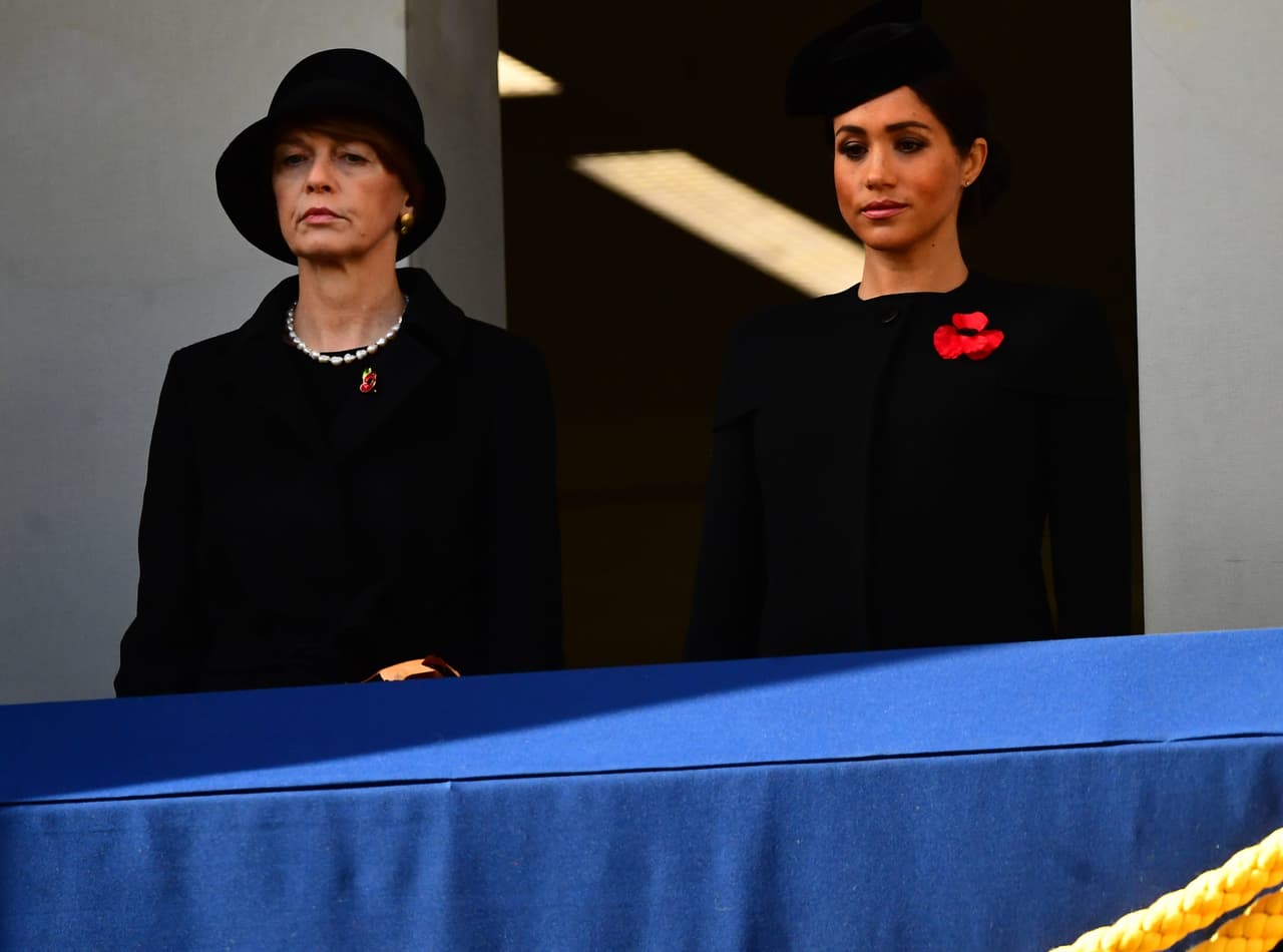 Mientras que en un balcón contiguo se observó a la duquesa de Sussex, quien estuvo acompañada por la esposa del presidente de Alemania, Frank-Walter Steinmeier, Elke Budenbender.