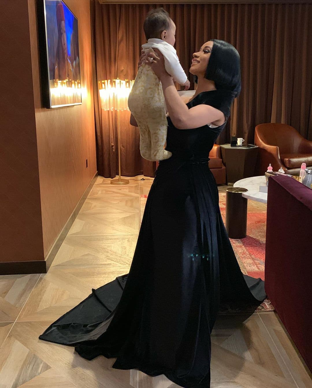 Claro que su decisión de crearle una cuenta abierta a su hija, también le ha generado críticas a
<b>Cardi B</b>, pero seguramente a ella no le afectan los comentarios negativos.