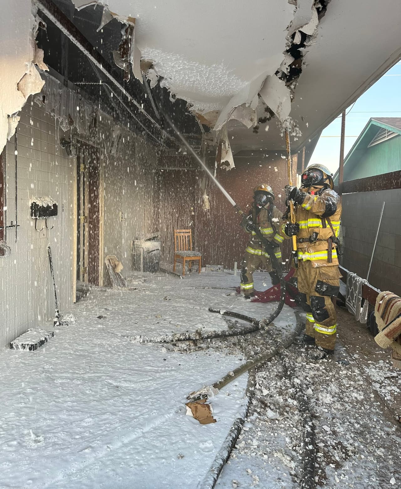 El Programa de Asistencia Comunitaria llegó al lugar para ayudar con las necesidades de los propietarios. Afortunadamente no se reportan heridos.