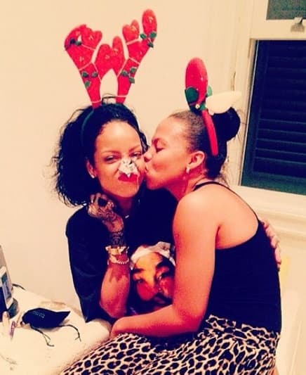 ¡Abrazos, abrazos y más abrazos! Rihanna es experta en dar cariño a todos los que se dejen consentir.