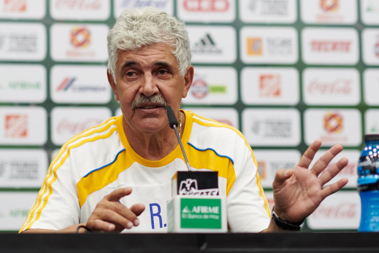 Ricardo Ferretti en conferencia de prensa.