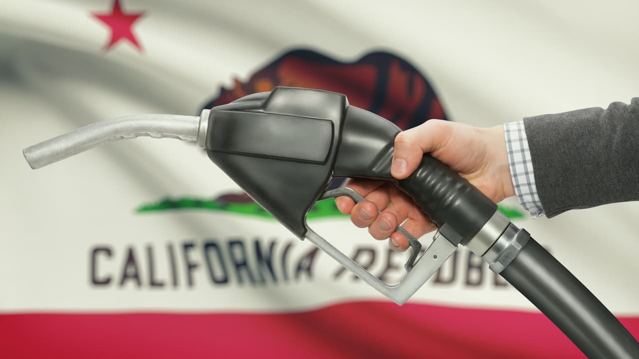 ¿Qué pasa con el precio de la gasolina? Te decimos cómo encontrarla barata en el Área de la Bahía