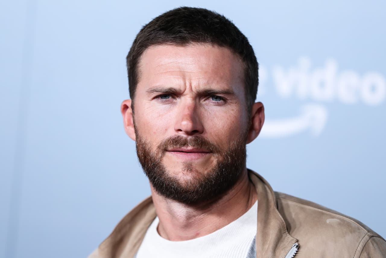 Uno de los actores de los que se habla para el papel de Chris es Scott Eastwood (‘Suicide Squad’, ‘Fast & Furious 8’ y ‘Pacific Rim: Uprising’), ya puede mostrar fácilmente un look de hombre rudo y fuerte.