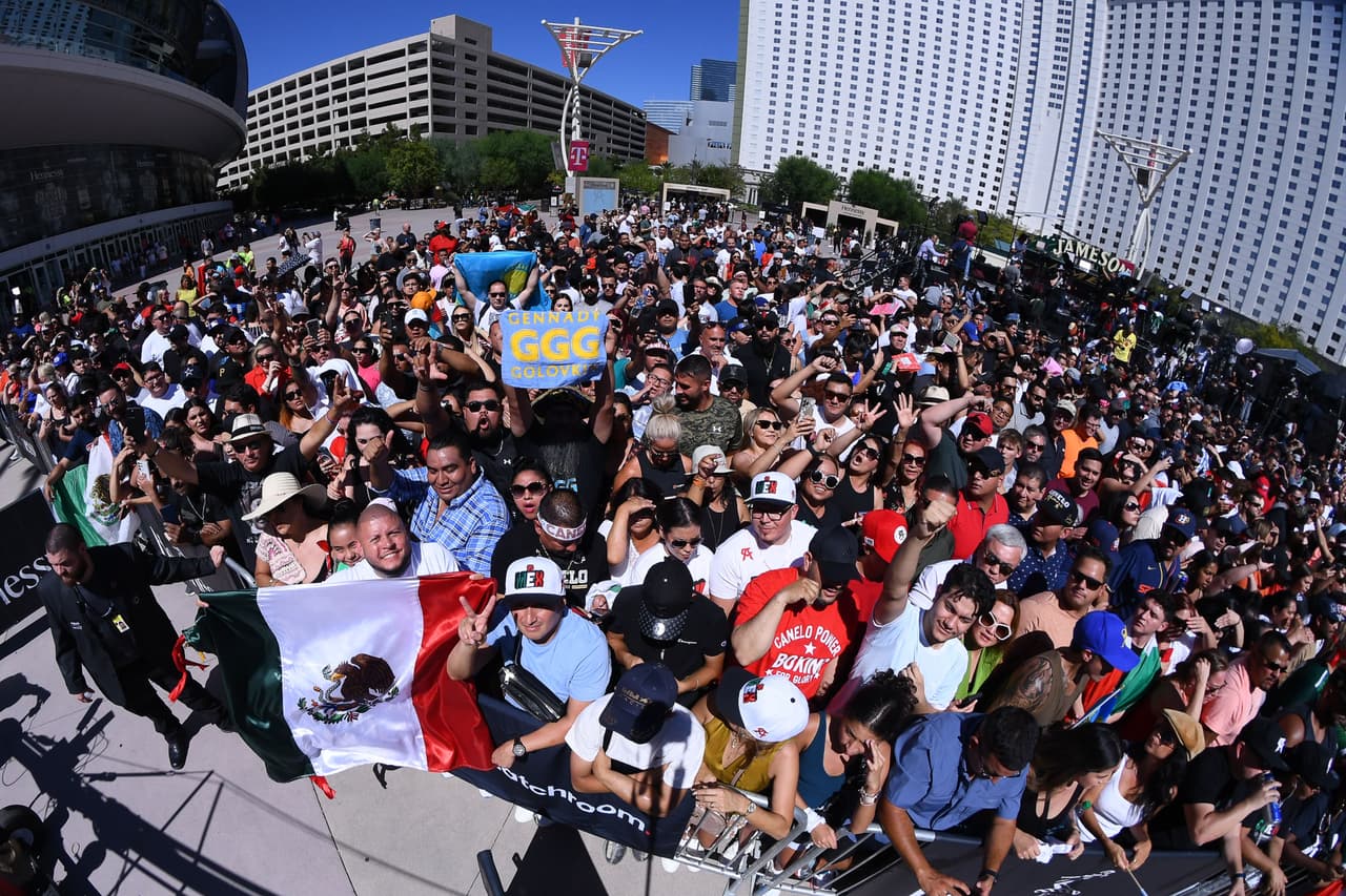 Saúl 'Canelo' Álvarez y Gennady Golovkin no tuvieron problemas para dar el peso y todo quedó listo para que se enfrenten mañana en Las Vegas.