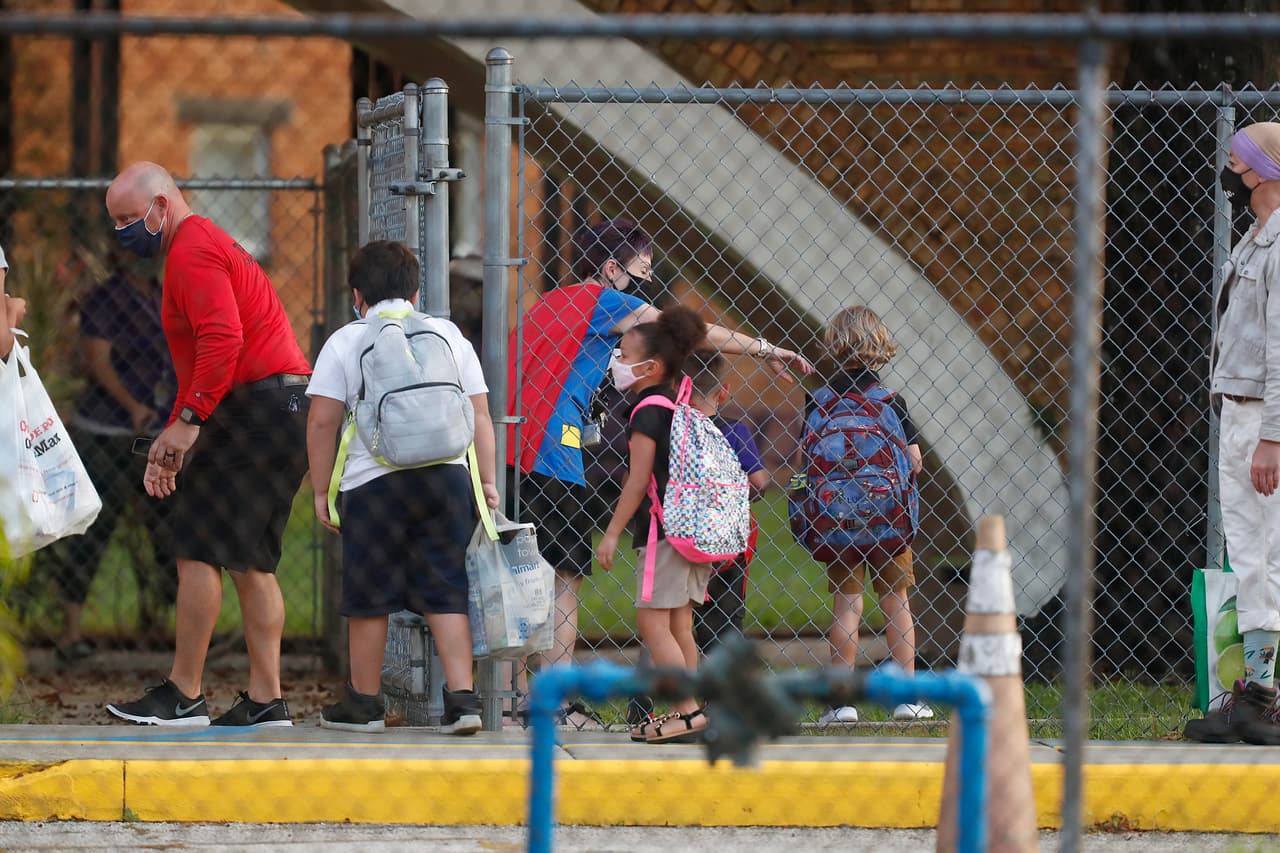 Las escuelas públicas informaron que llegaron a un acuerdo con el sindicato de maestros.
<br>