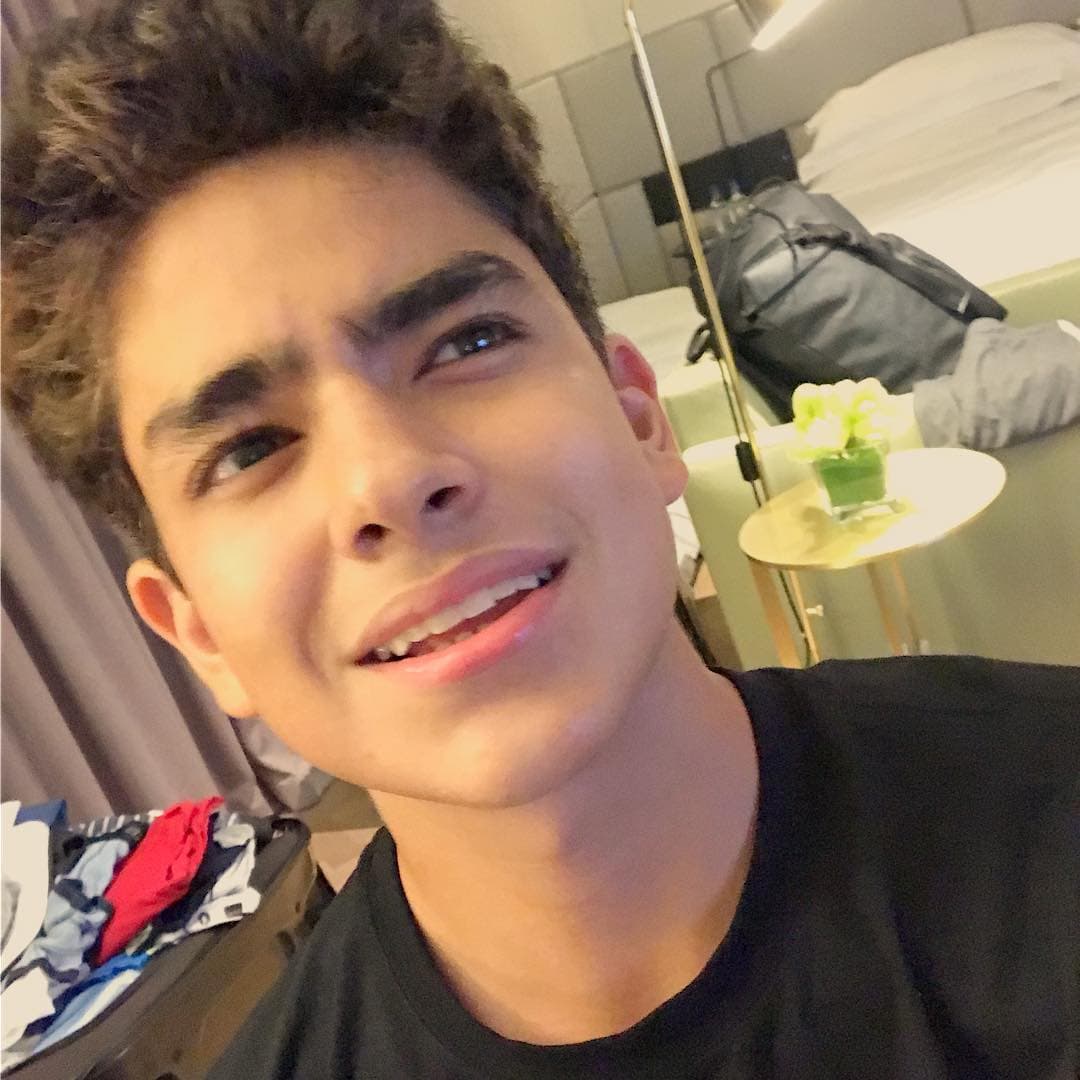 Actualmente y lejos de los escándalos, Ángel Gabriel se ha convertido en un joven de 15 años que ha heredado la vena artísitica de sus dos padres.