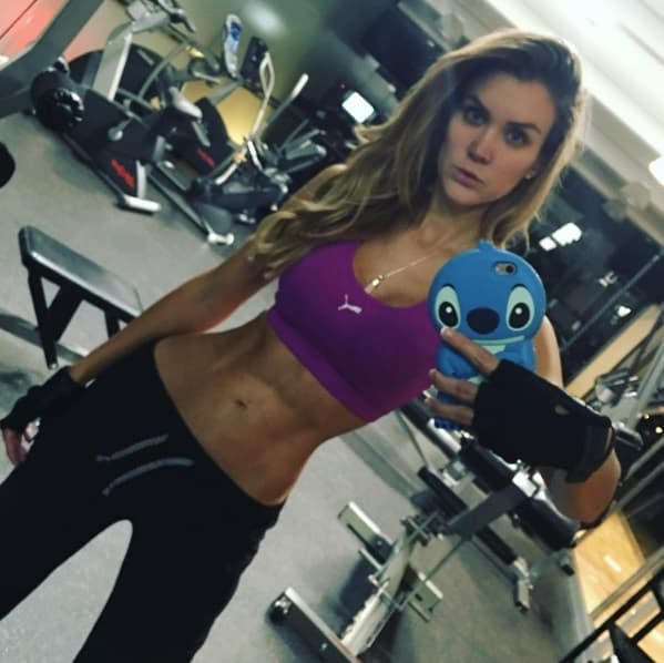 La actriz y modelo de origen peruano es una fanática de los deportes, ¿te animas a pasar un día en el gimnasio con ella?