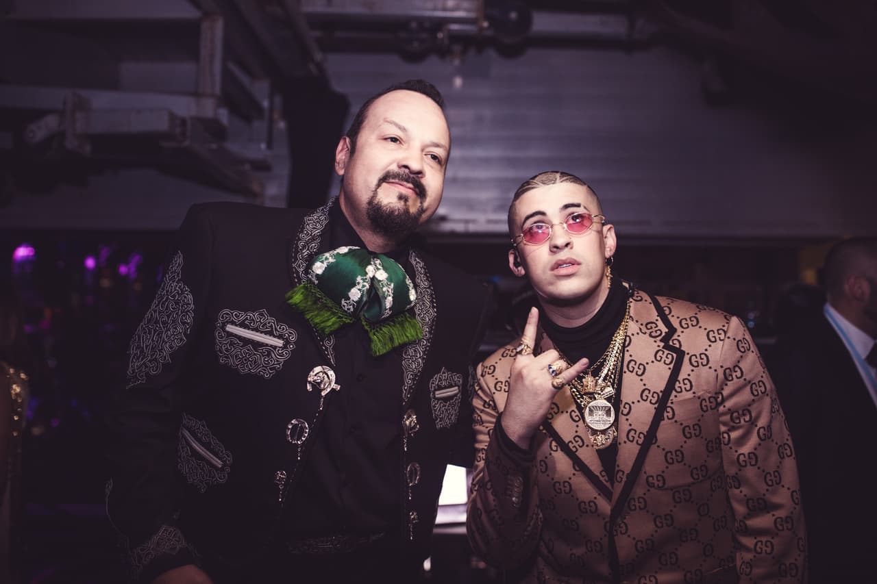 Mezcla de géneros: regional mexicano y trap.