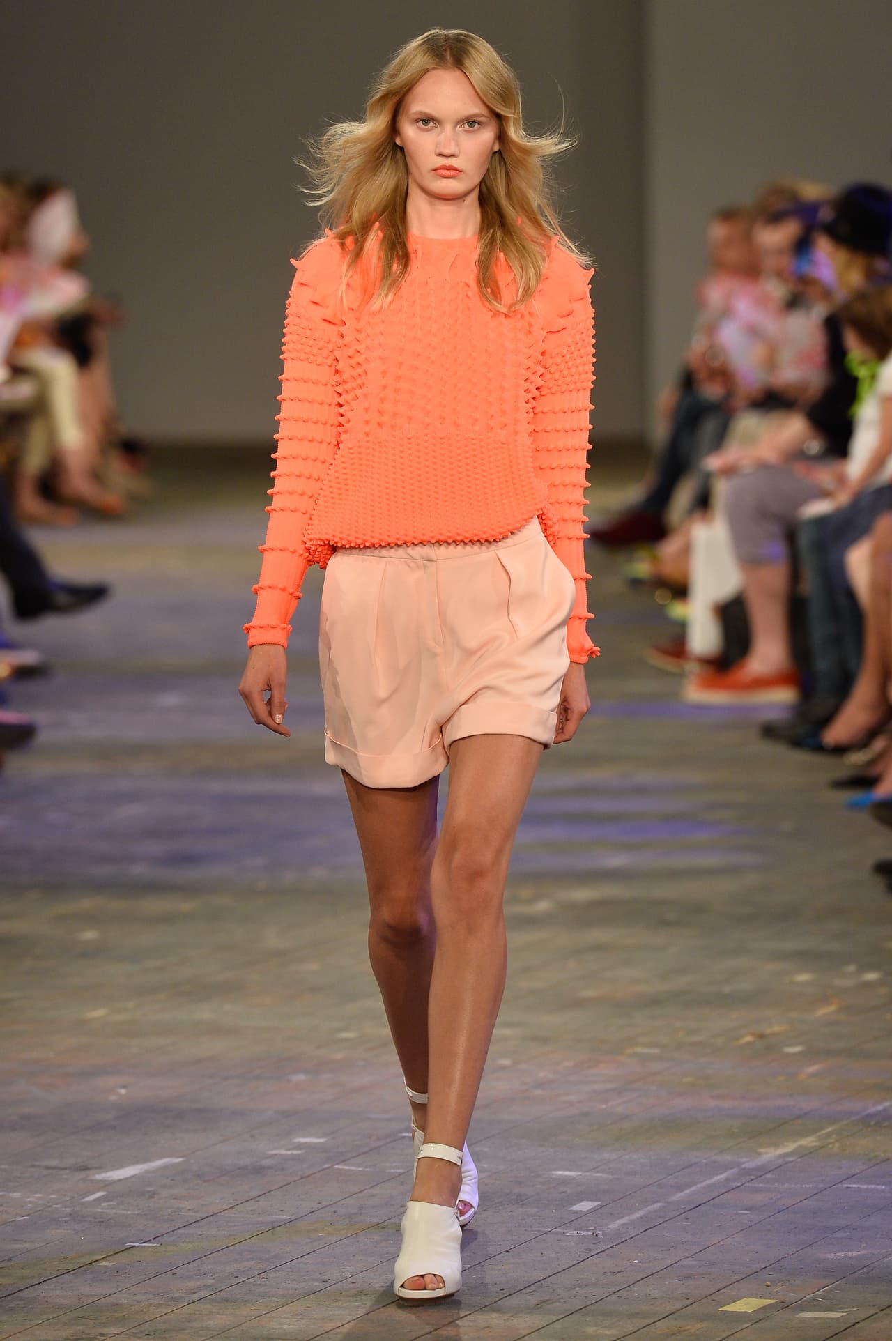 Aunque lo ideal es escoger colores sobrios, los naranjas o incluso amarillos también pueden ser buenas opciones.