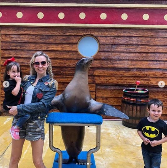 Pero el susto le duró poco y posteriormente estuvo muy sonriente.