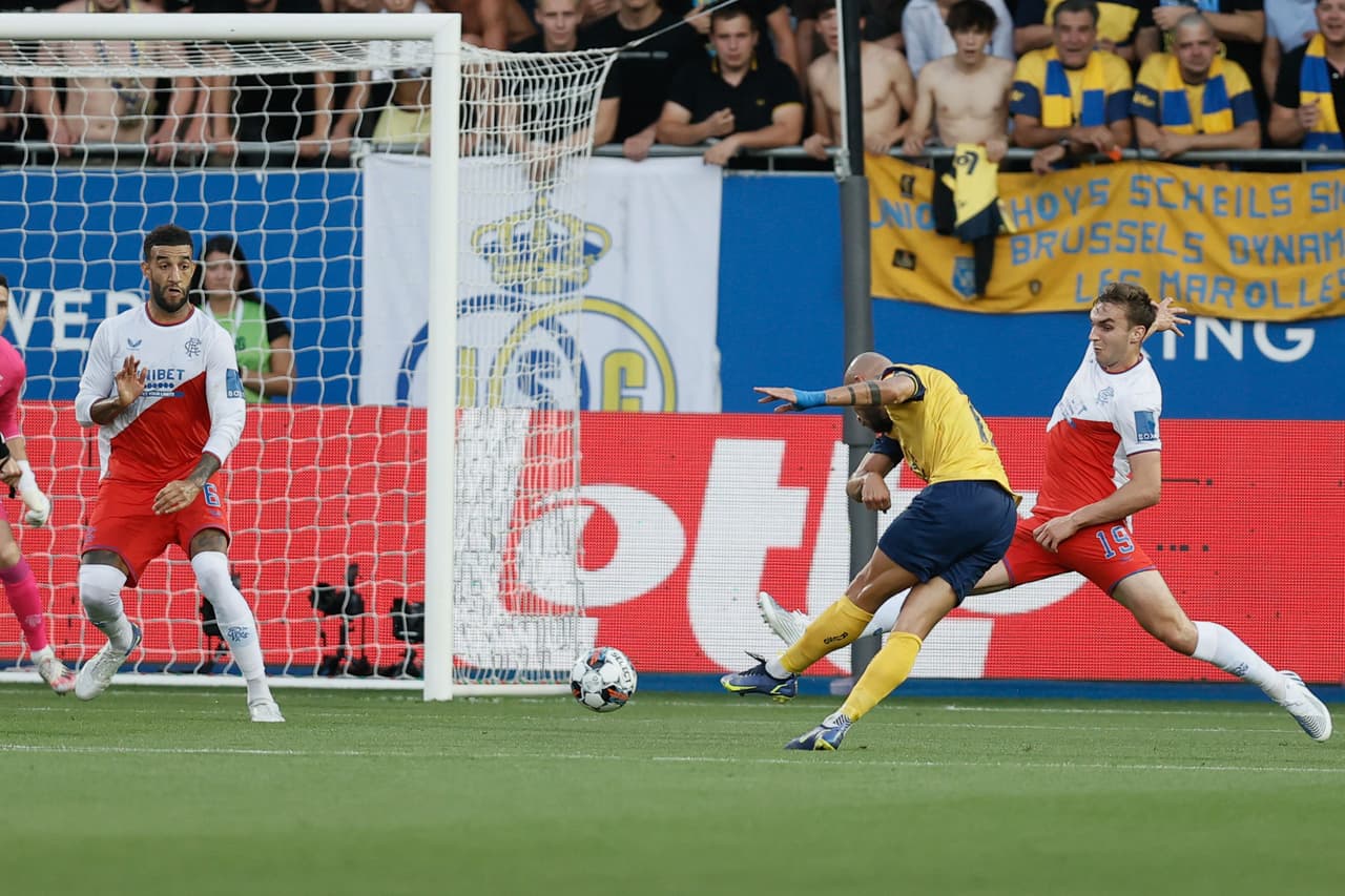 Teddy Teuma así marcó el primer gol de su escuadra.