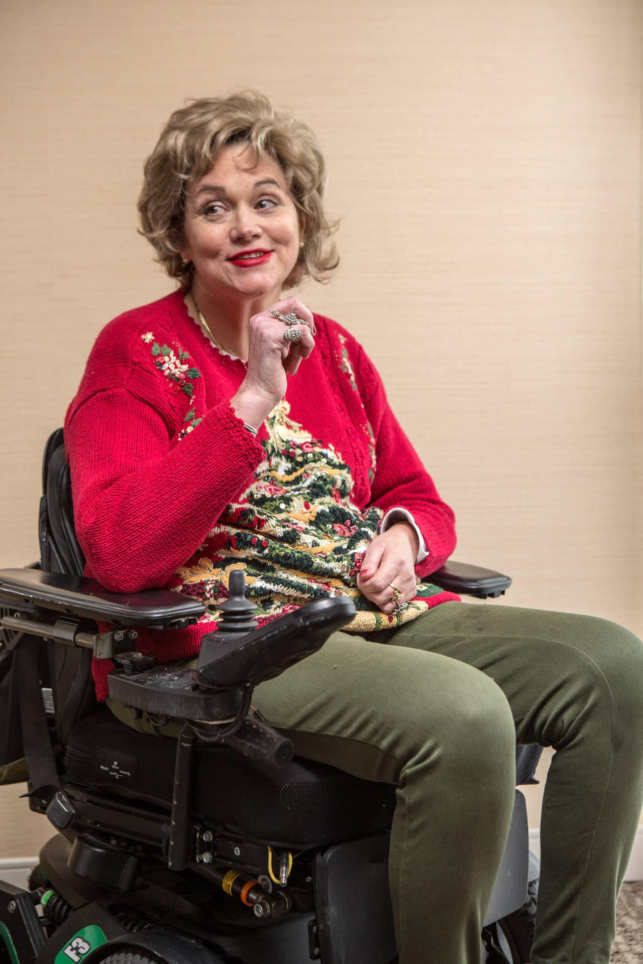 "Creo que
<b><a href="https://www.univision.com/famosos/hermanastra-de-meghan-markle-llama-ridiculo-su-testimonio-de-que-no-se-encuentra-bien-por-el-escrutinio-publico-fotos" target="_blank">es realmente ridículo</a> </b>que alguien que es escoltado en todo el mundo por millones de dólares en seguridad, en aviones privados como un millonario, pueda quejarse de algo", dijo.