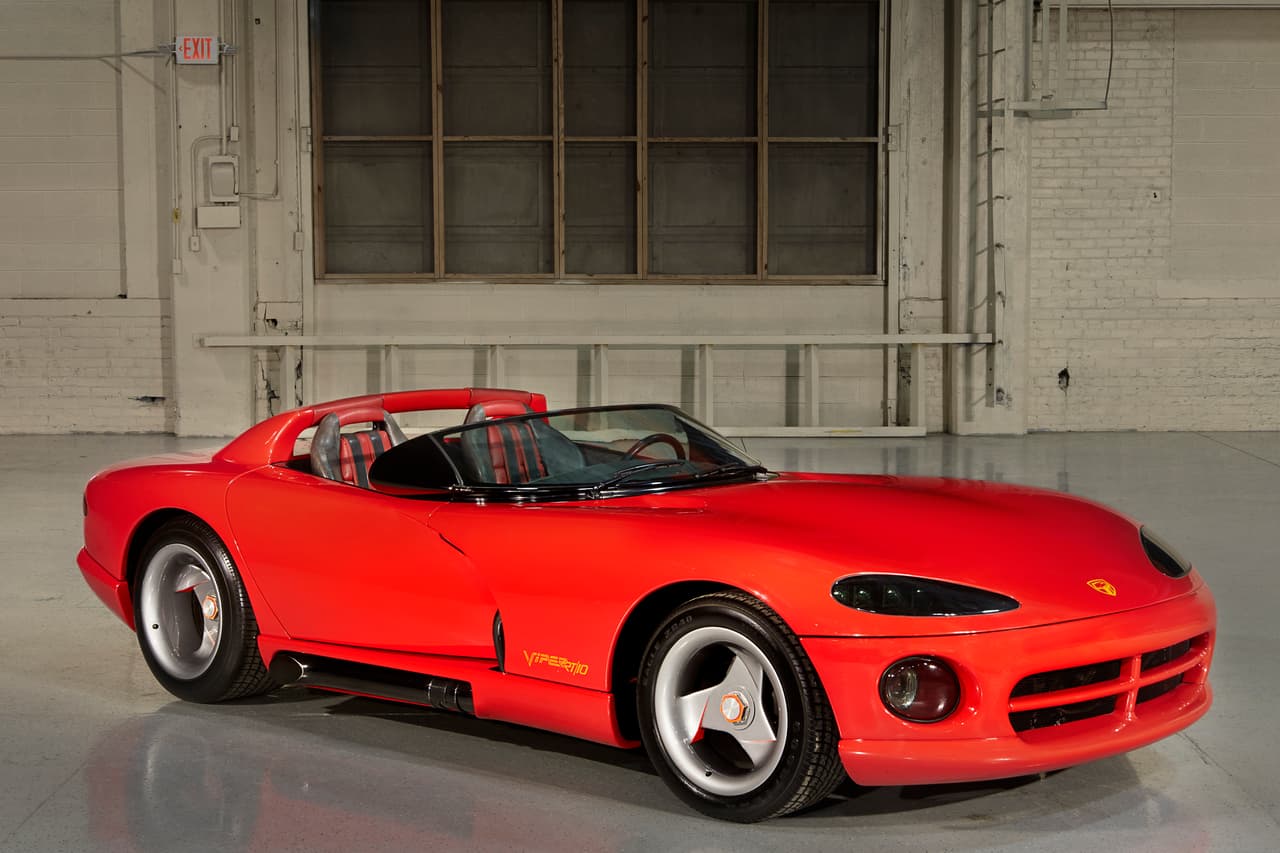 El
<b>Dodge Viper RT/10 Concept</b> debutó en el Auto Show de Detroit de 1989 y la reacción del público fue tan positiva que la compañía decidió producirlo sin mayores cambios.