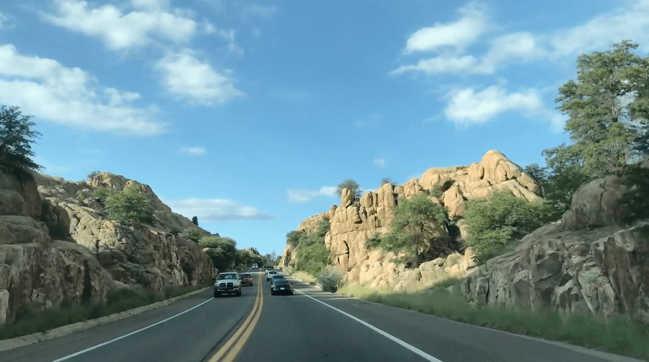 A tan solo 6 millas y media de la histórica ciudad de Prescott, se encuentra el Lago Watson.