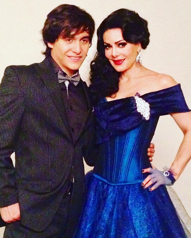 josé Julián heredó el talento de sus padres tanto para la actuación como el canto.