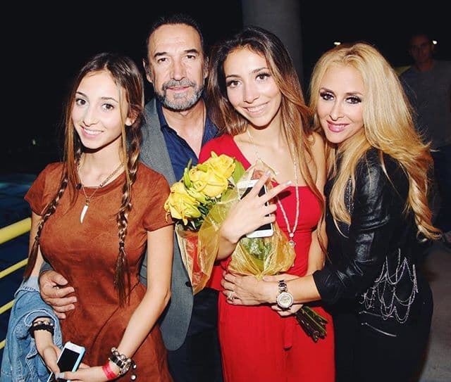 Mientras que Alison y Marla son las hijas que "El Buki" tuvo al lado de la modelo cubanoamericana, Cristy Salas.