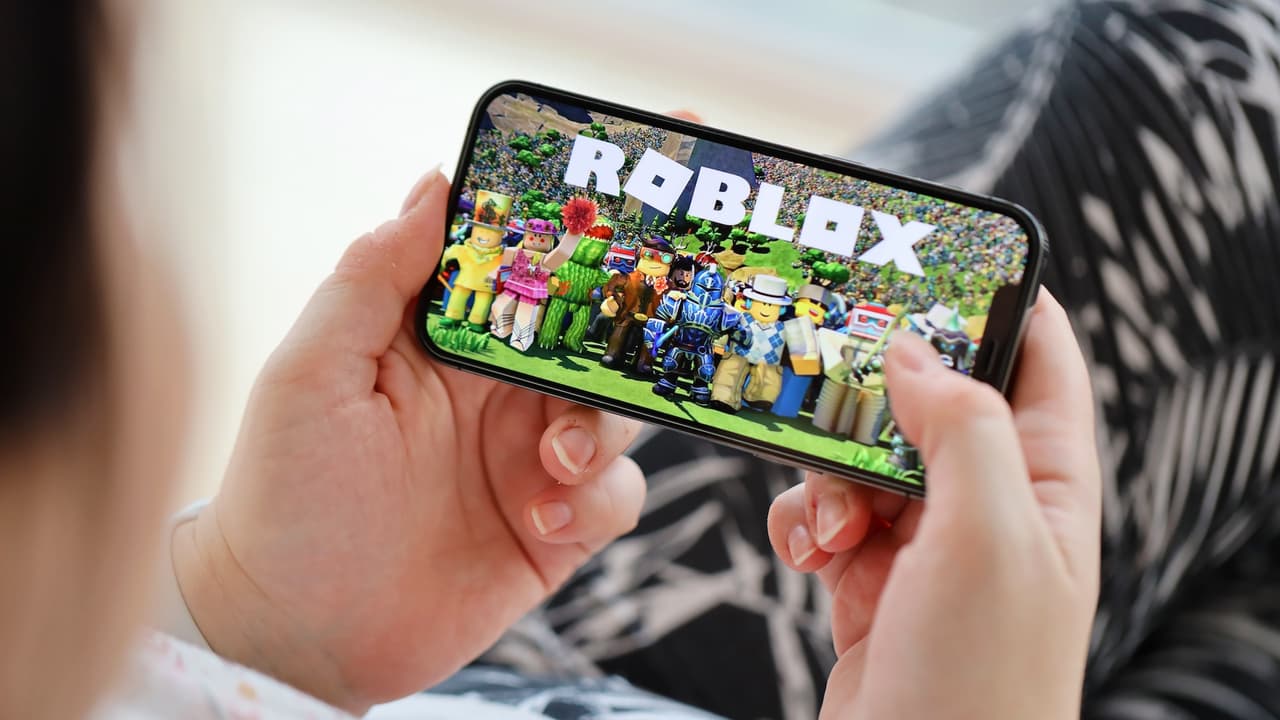 ¿Sabes con quién hablan tus hijos? Niña de 10 años es secuestrada por sujeto que conoció jugando Roblox