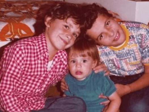 Alan nació el 28 de marzo de 1971 en la Ciudad de México.