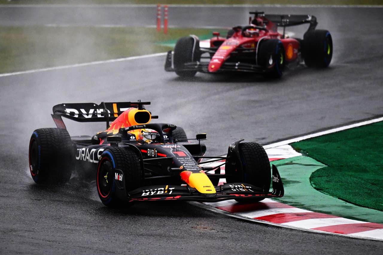 Verstappen dominó de inicio a fin en Suzuka para ser bicampeón de la Fórmula 1 al otorgar los puntos completos por FIA; 'Checo' Pérez finalizó en segundo por sanción a Leclerc.