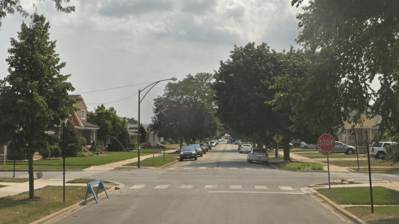 Emiten alerta por un hombre que intentó atraer con una pizza a tres niñas en suroeste de Chicago