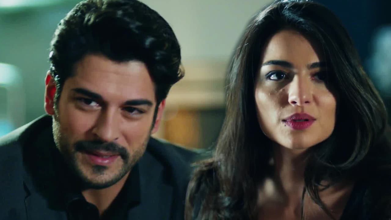 Pero Kemal no confiaba ya en Asu, y como parte de su plan para desenmascararla, le pidió perdón y, frente a sus padres, le entregó nuevamente su anillo de compromiso.