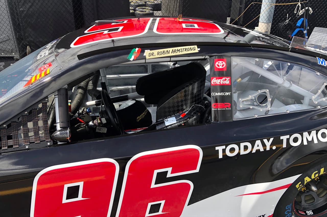 El auto del piloto mexicano es el número 96 de Gaunt Bros Racing.