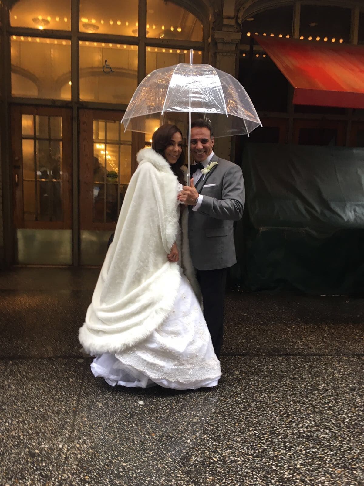 Steve Culuti, el prometido protegió a su novia.