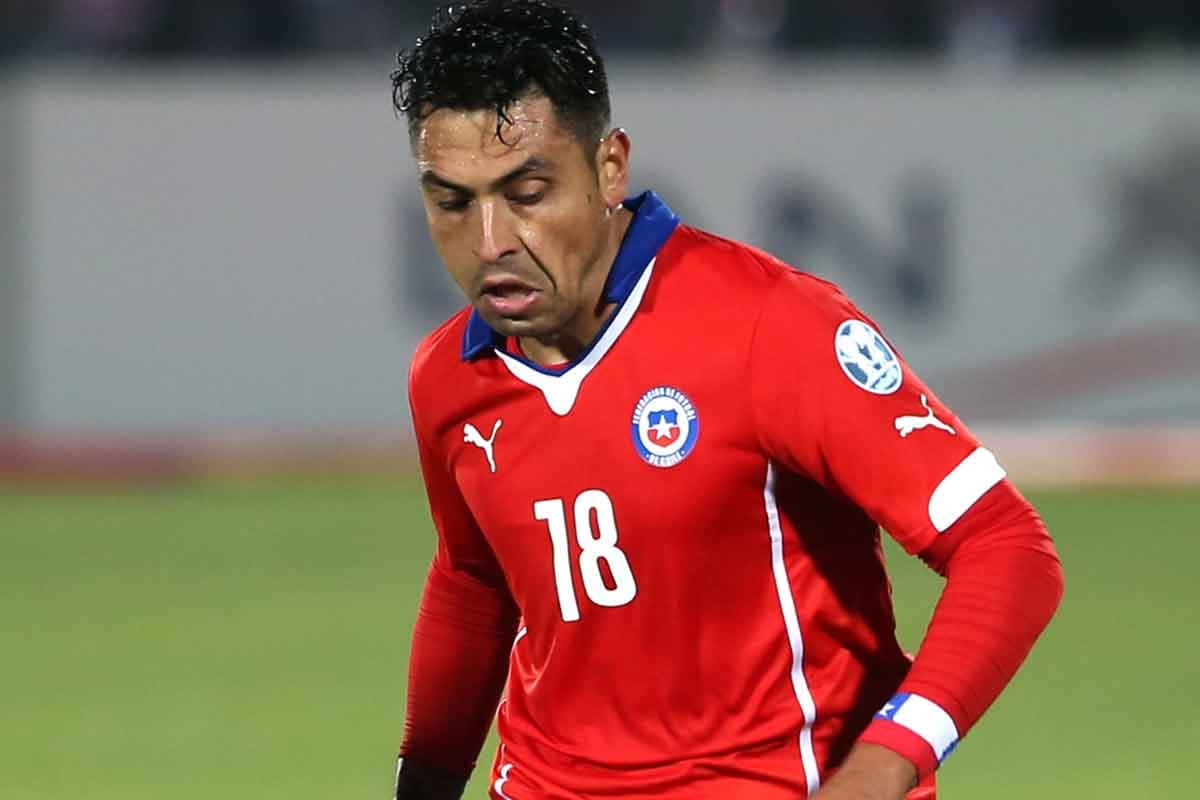 Chileno Gonzalo Jara sancionado por tres partidos y queda fuera de Copa América